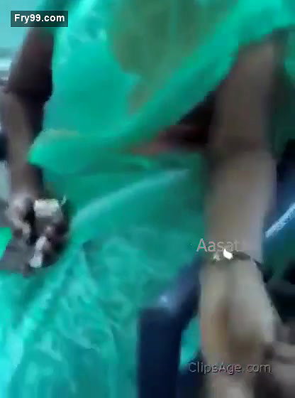 Mature bhabhi boobs pressed by colleague at work place