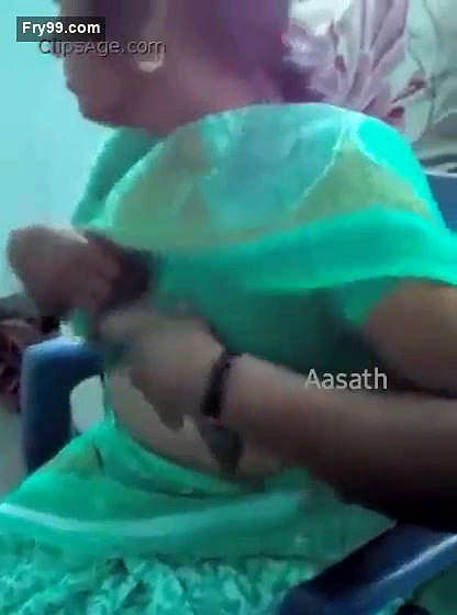 Mature bhabhi boobs pressed by colleague at work place
