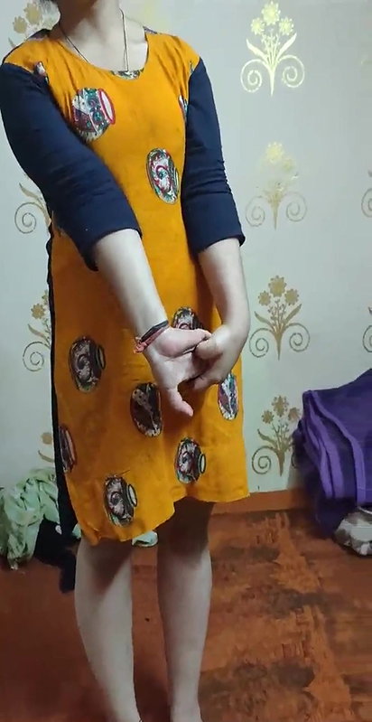 Super Hot Look Indian Call Girl Shows boobs and Blowjob