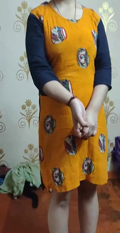 Super Hot Look Indian Call Girl Shows boobs and Blowjob