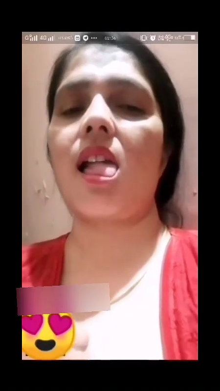 Desi Bhabhi Showing her Boobs & Pussy on VC