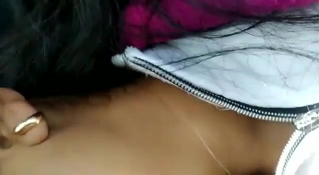 Bf playing with gf pussy