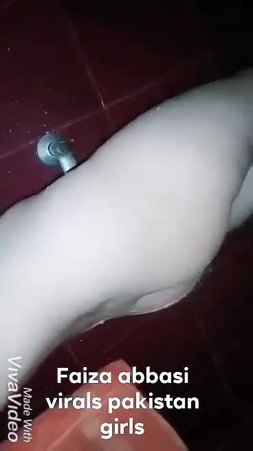 Beautiful Sexy Paki Girl Bathing