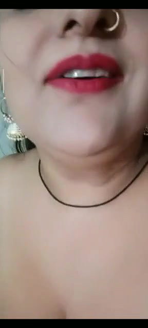 Desi Bhabhi Shows Her Big Boobs