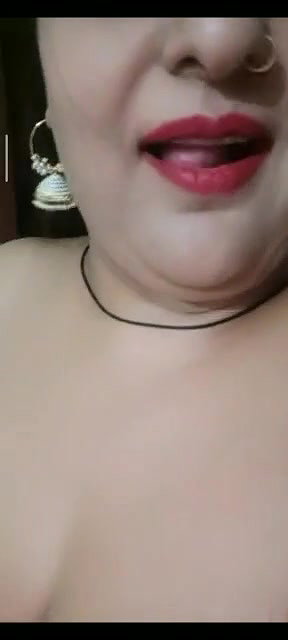 Desi Bhabhi Shows Her Big Boobs