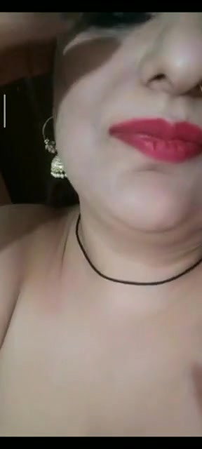 Desi Bhabhi Shows Her Big Boobs