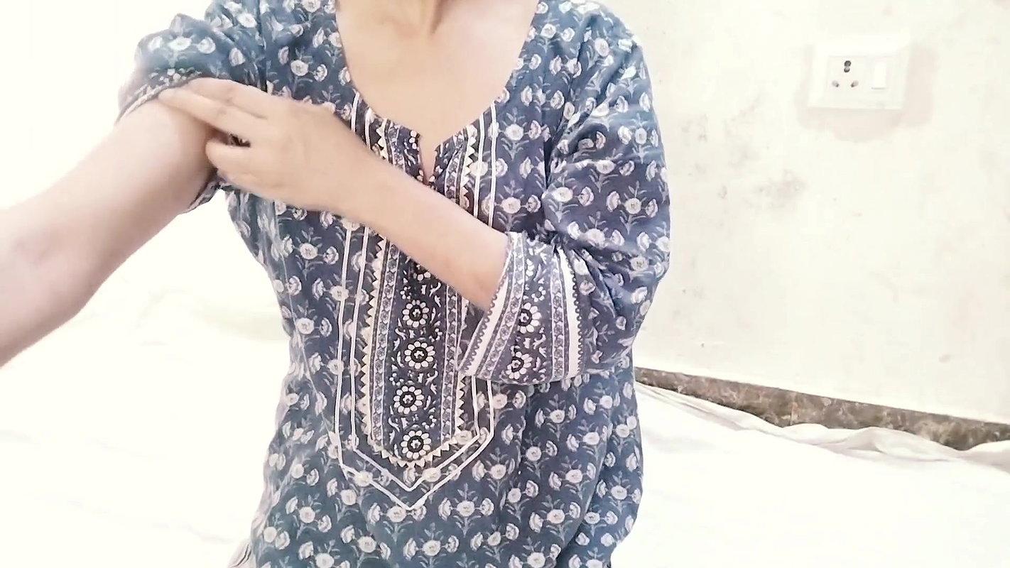 Gandi Gandi video dikha kar bhabhi ne mere sath sex kiya