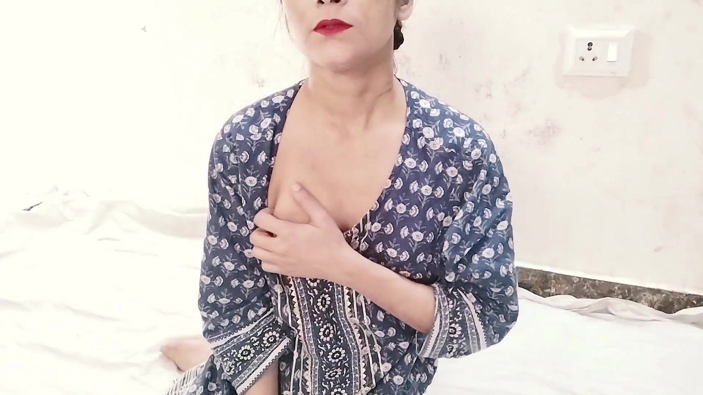 Gandi Gandi video dikha kar bhabhi ne mere sath sex kiya