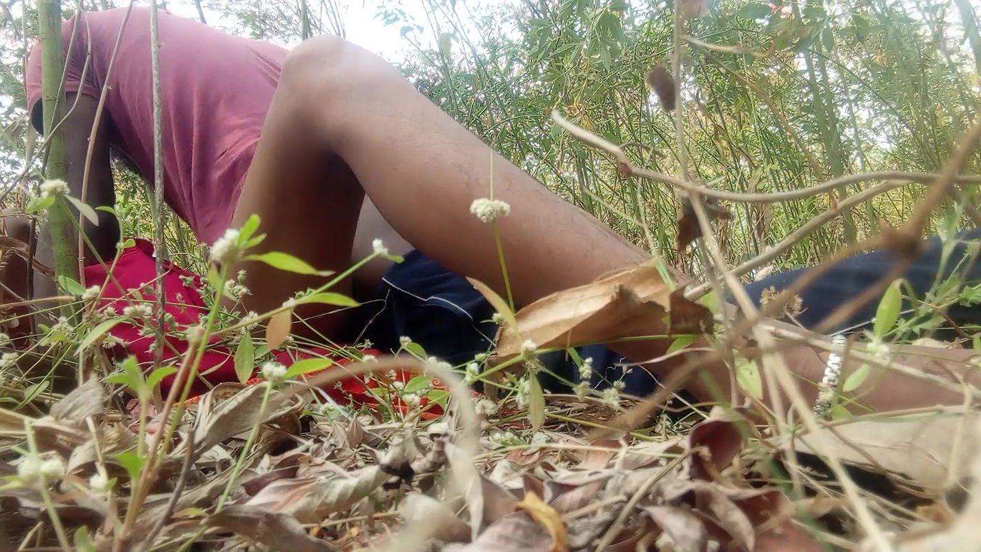 Indian Desi Bhabhi – After calling the village girl in the jungle, my sister-in-law’s ass turned out to be very tight