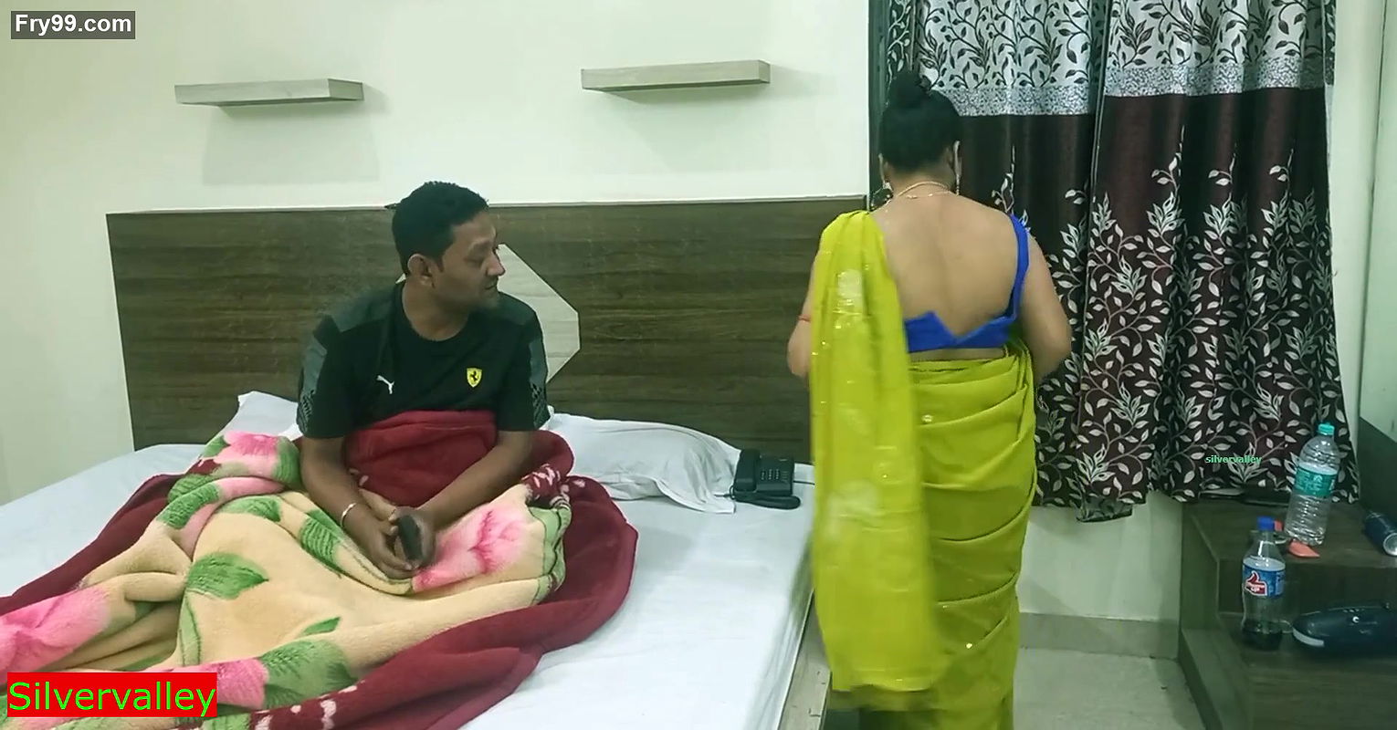 Indian Bengali hot bhabhi xxx best sex with unknown guest!! Amazing hot talking!