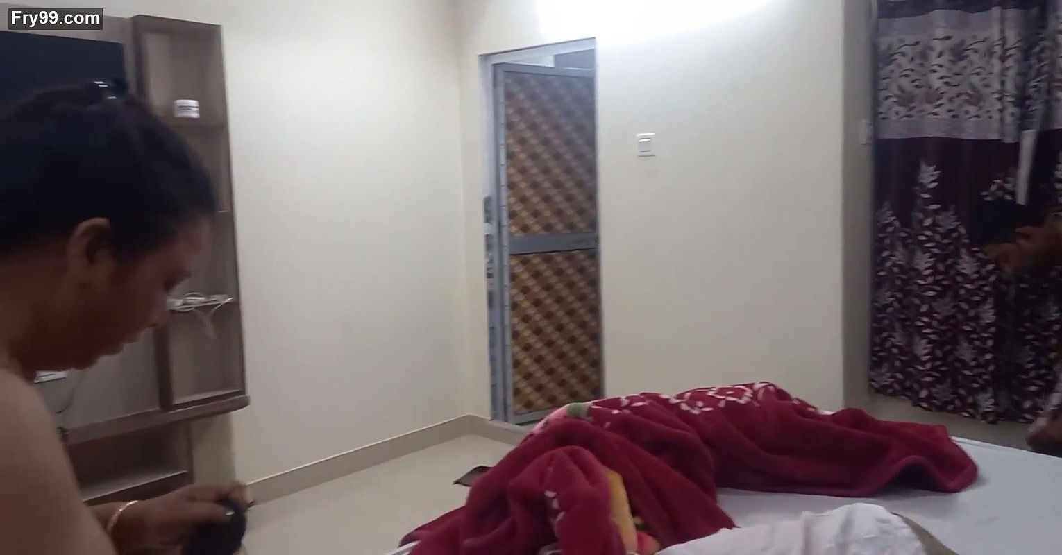 Indian Bengali hot bhabhi xxx best sex with unknown guest!! Amazing hot talking!