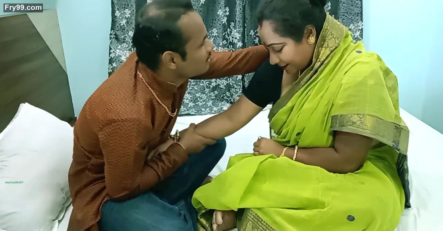 Indian hot wife need money for husband treatment! Hindi Amateur sex