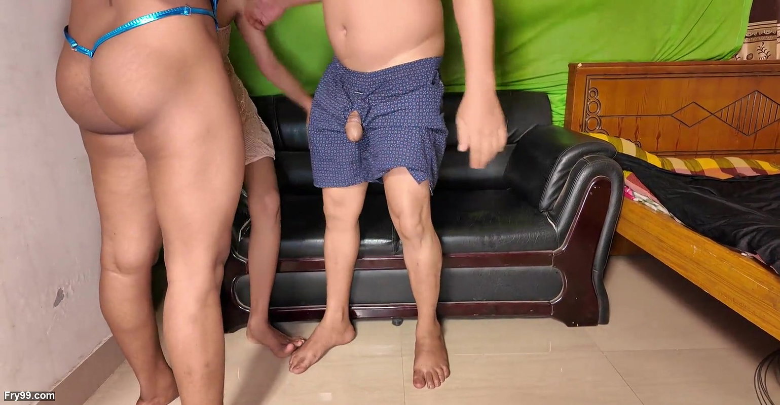 Hard sex and a great cumshot on the face threesome desi sex FFM – Uttaran20