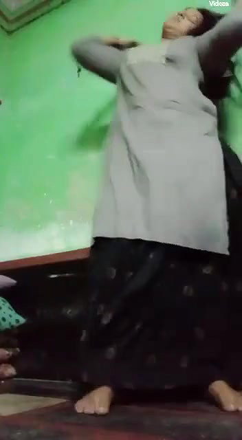 Desi Girl Showing Her Pussy