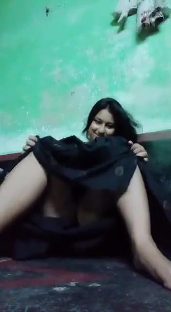 Desi Girl Showing Her Pussy