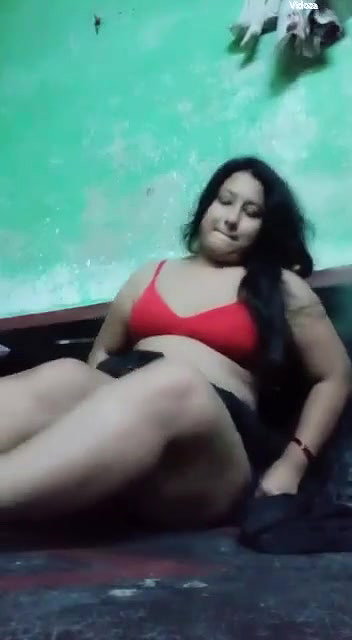 Desi Girl Showing Her Pussy