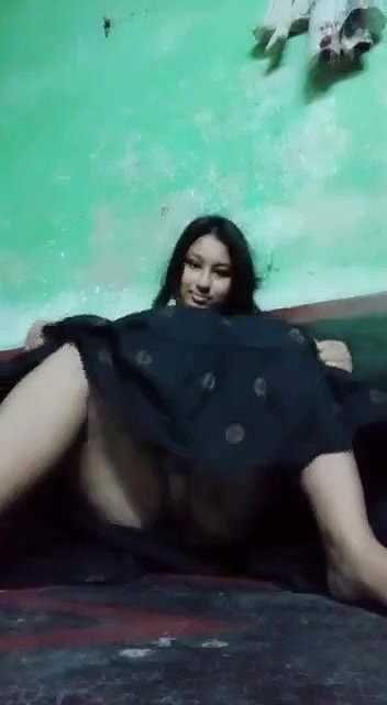 Desi Girl Showing Her Pussy