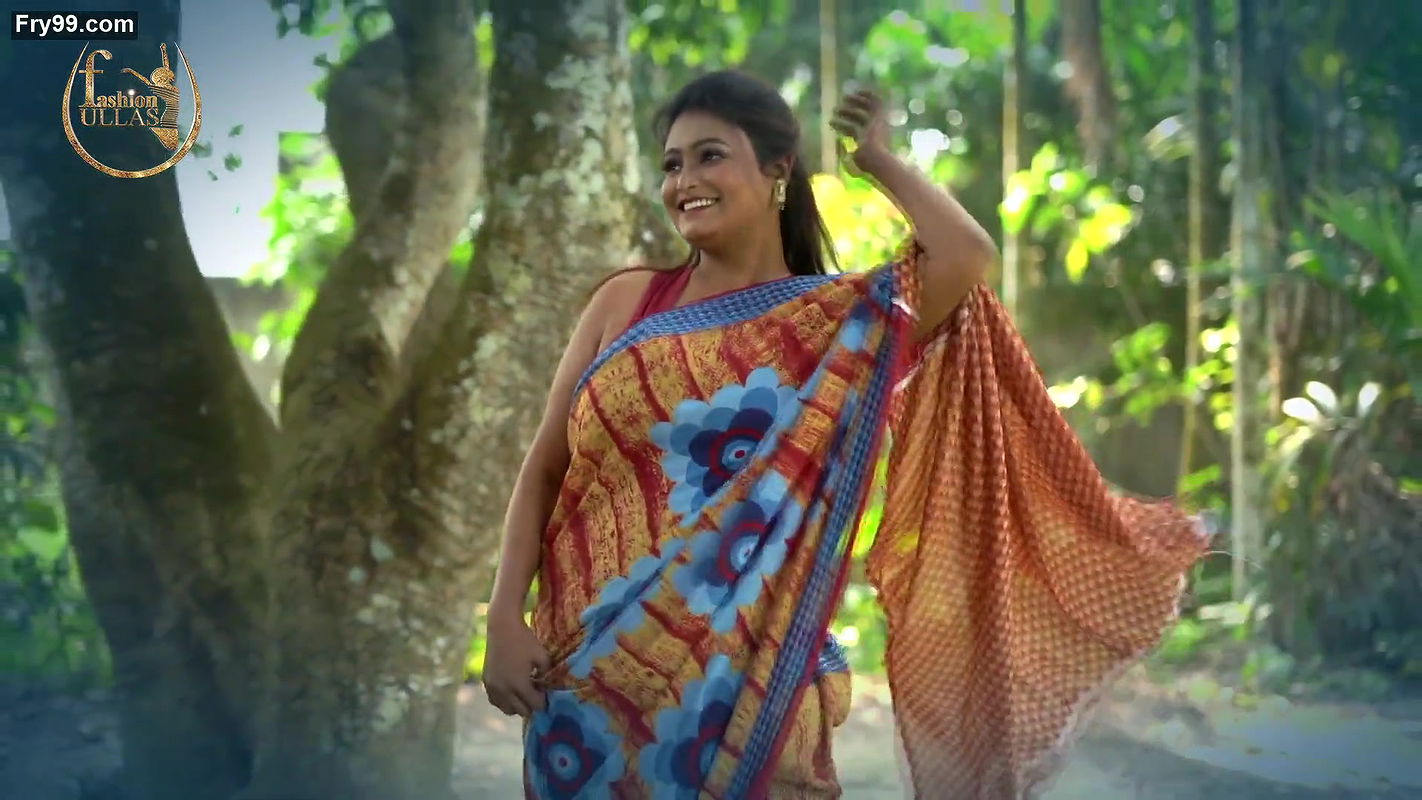 Sucharita aka Madhu Flaunting in Printed Saree Fashion