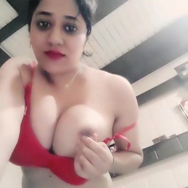 Sexy babe showing