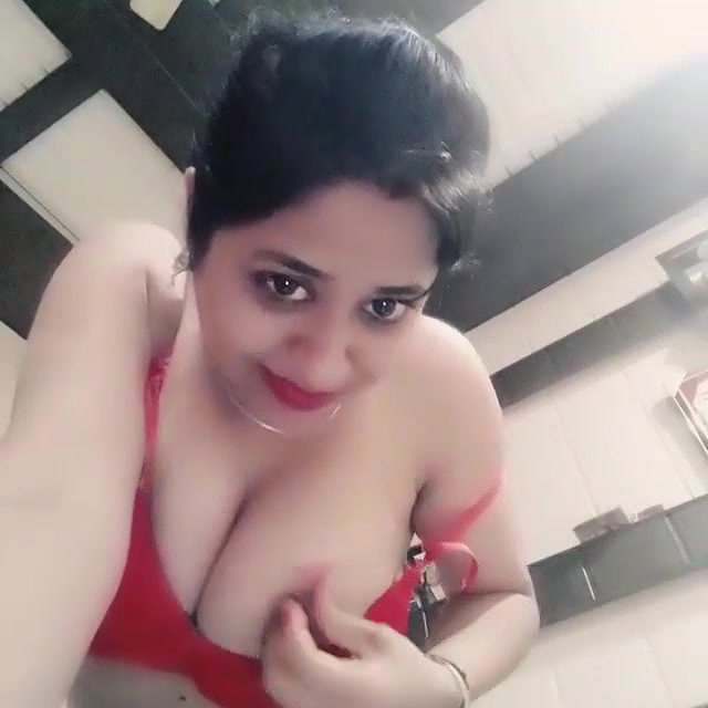 Sexy babe showing