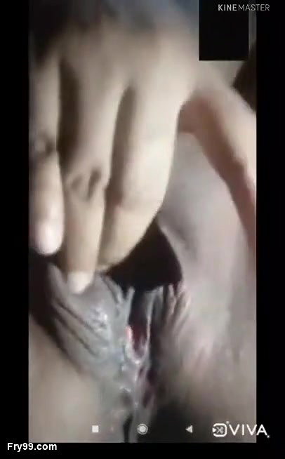 HOT FINGERING MUJHE MOTA LAND CHAHIYE