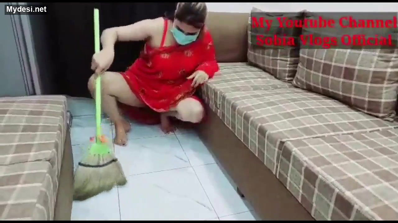 Pakistani Maid With No Panties Seducing House Owner Flashing Boobs And Pussy