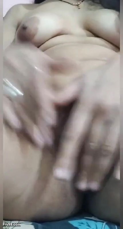 Pooja bhabhi ki mast choot fingering