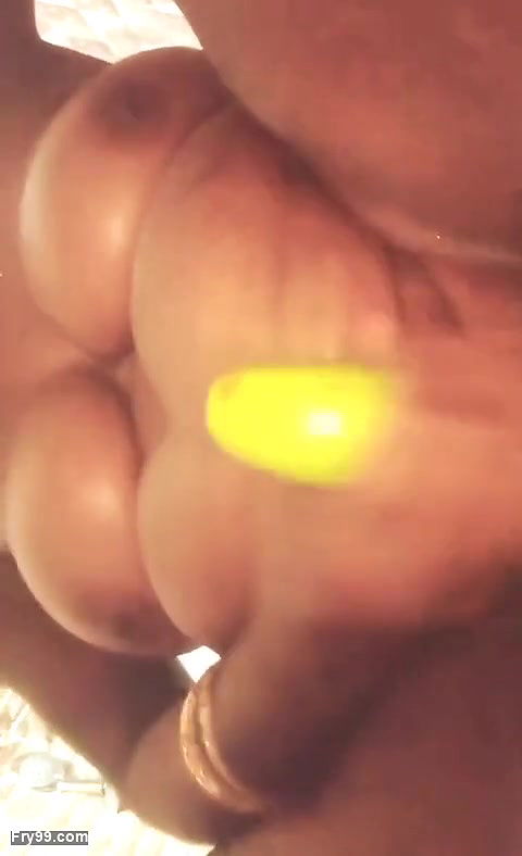 Asian village’s sister-in-law fucked while bathing in the bathroom