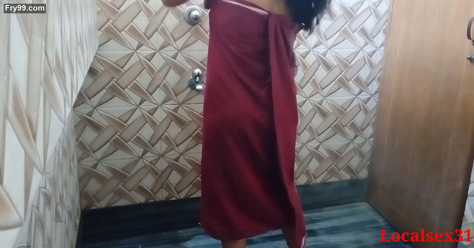 Indian Bhabi Sex In A Bathroom with Red Tawal