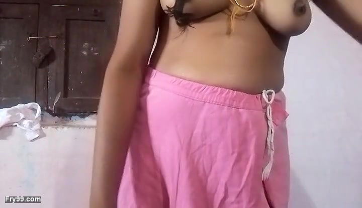 Tamil wife undresses