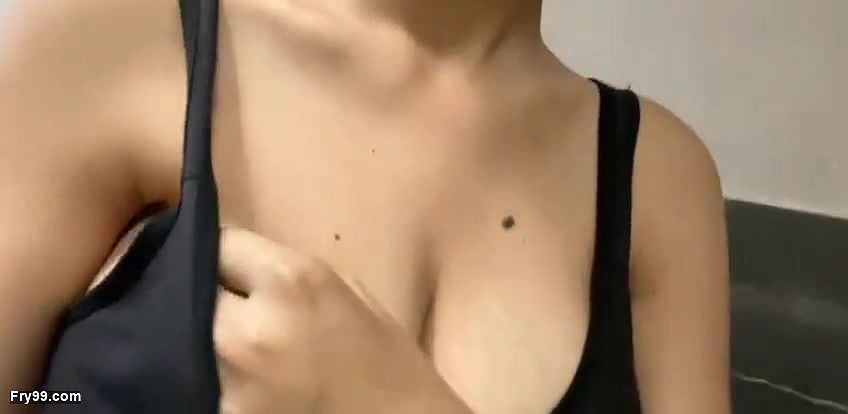 Koi Chodo Meri Chut Ko Chat kar Kha jao