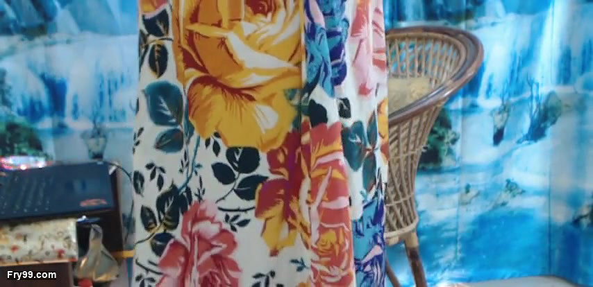 Hot And Sexy Webcam Babe – 2051