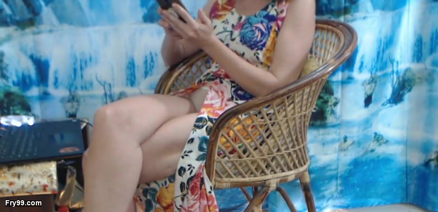 Hot And Sexy Webcam Babe – 2051