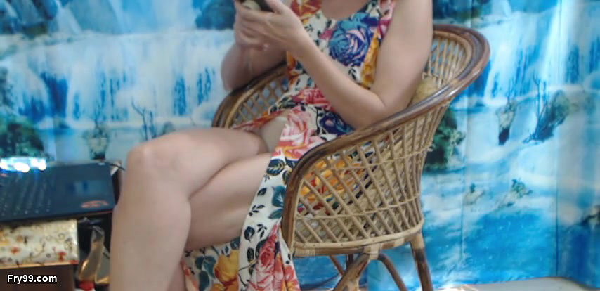 Hot And Sexy Webcam Babe – 2051