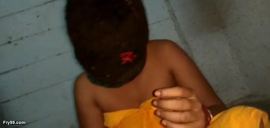 Bhabhi ko pesa Diya to bhabhi na apni choot our gaand ka darshan karwaya