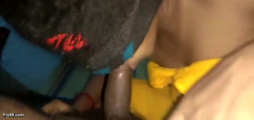 Bhabhi ko pesa Diya to bhabhi na apni choot our gaand ka darshan karwaya