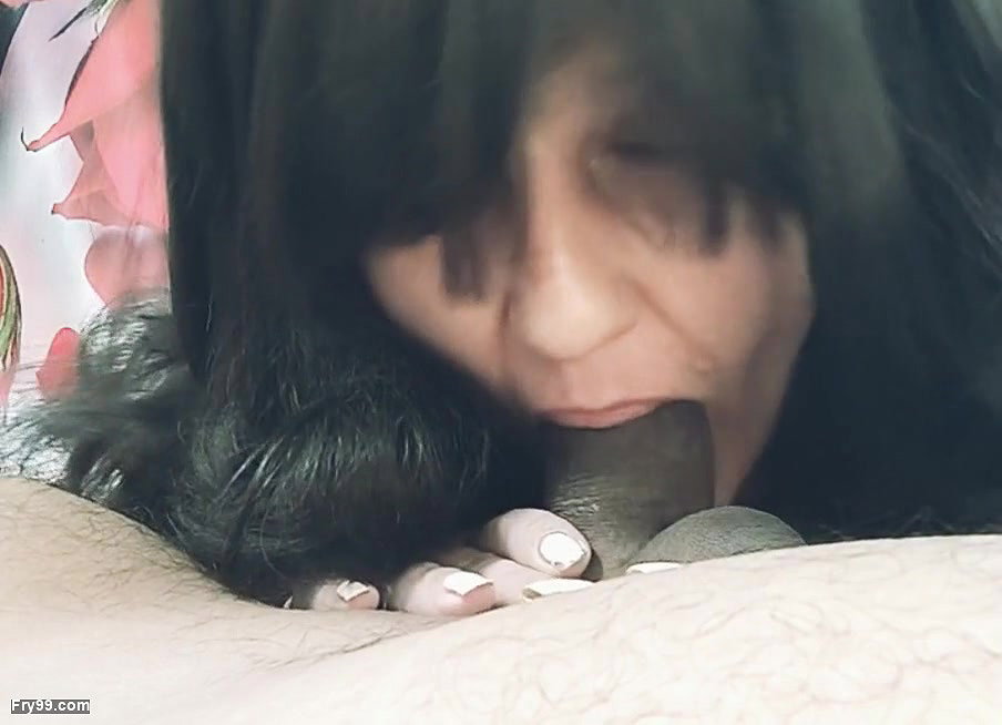 Flexible young girlfriend is sucking my Dick