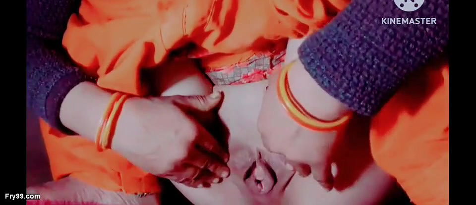 Very hot sexy bhabhi, amazing pussy is full of youth juice, her hot body spreads the charm of her beauty, she