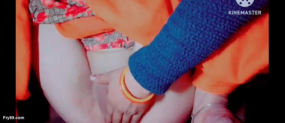 Very hot sexy bhabhi, amazing pussy is full of youth juice, her hot body spreads the charm of her beauty, she