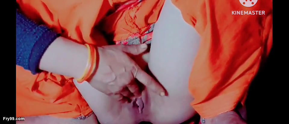 Very hot sexy bhabhi, amazing pussy is full of youth juice, her hot body spreads the charm of her beauty, she