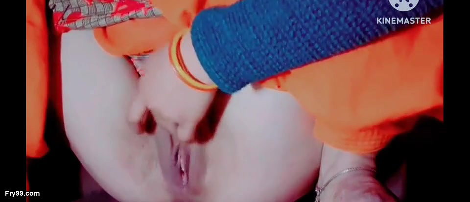 Very hot sexy bhabhi, amazing pussy is full of youth juice, her hot body spreads the charm of her beauty, she