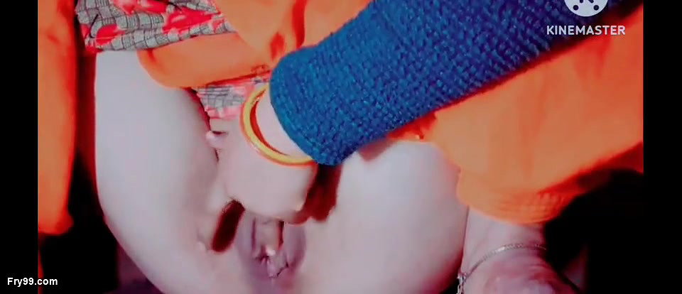 Very hot sexy bhabhi, amazing pussy is full of youth juice, her hot body spreads the charm of her beauty, she