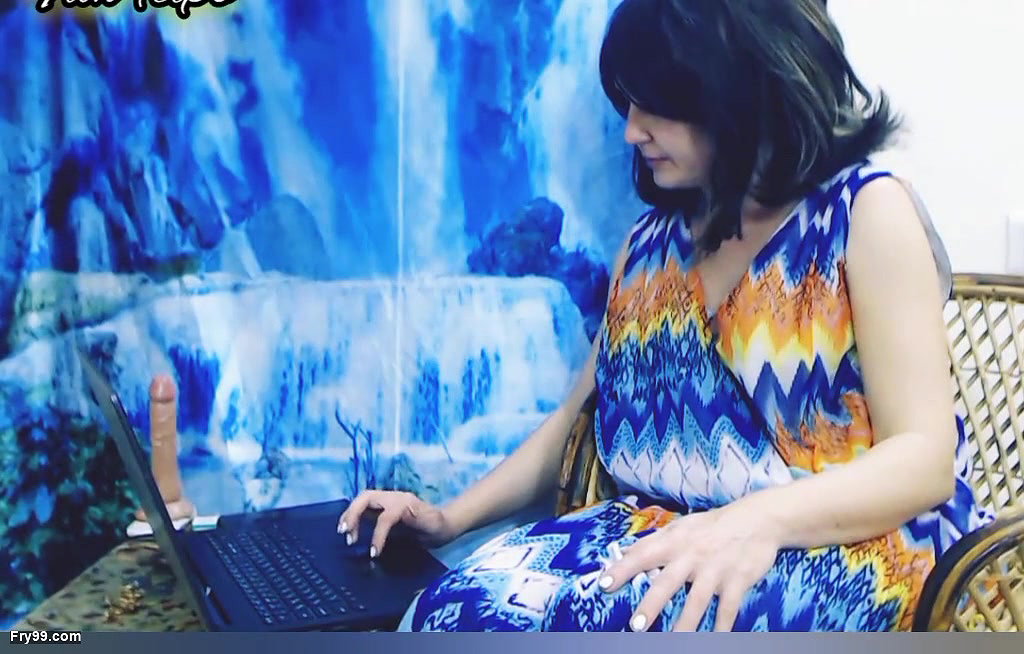 Act For Tips -webcam model