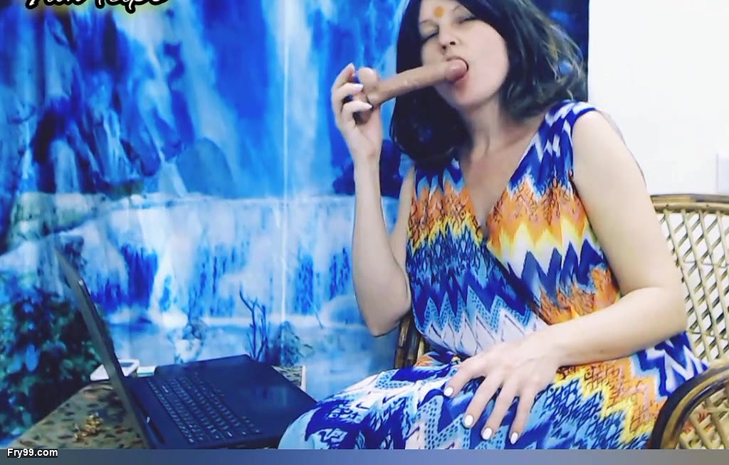 Act For Tips -webcam model