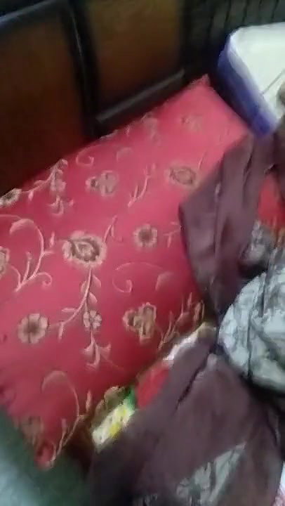 Mature bhabhi giving handjob