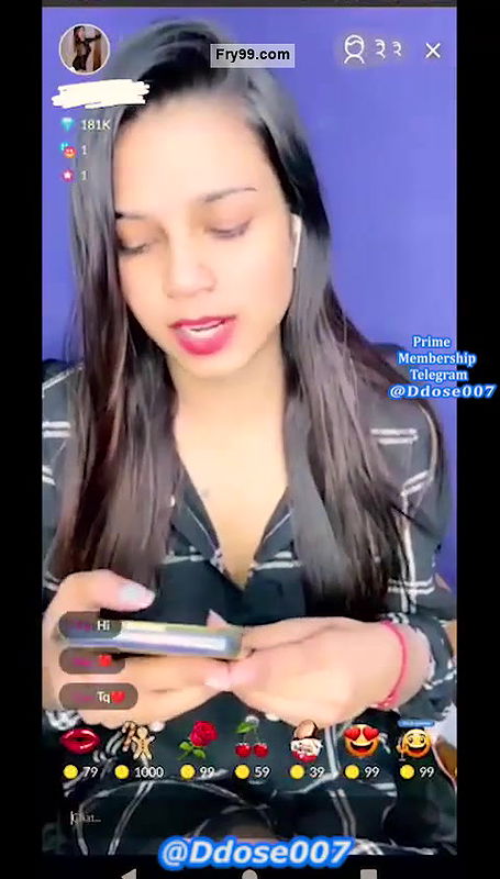 Desi cute girl shwo her boobs on tango live (121 show)