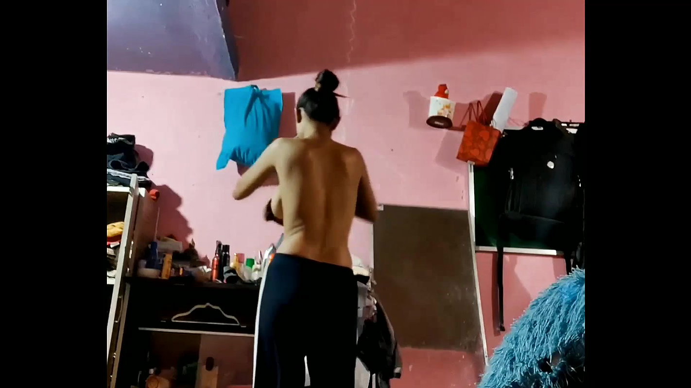 desi girl filmed naked while changing