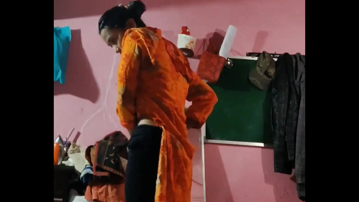 desi girl filmed naked while changing