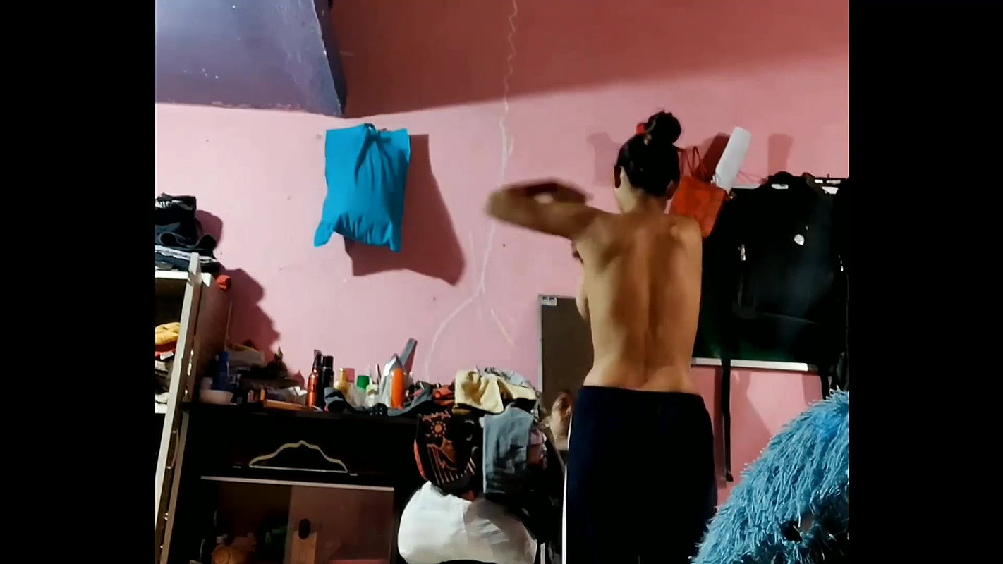 desi girl filmed naked while changing