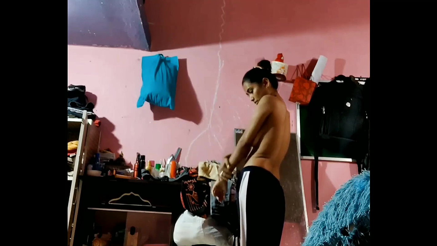 desi girl filmed naked while changing